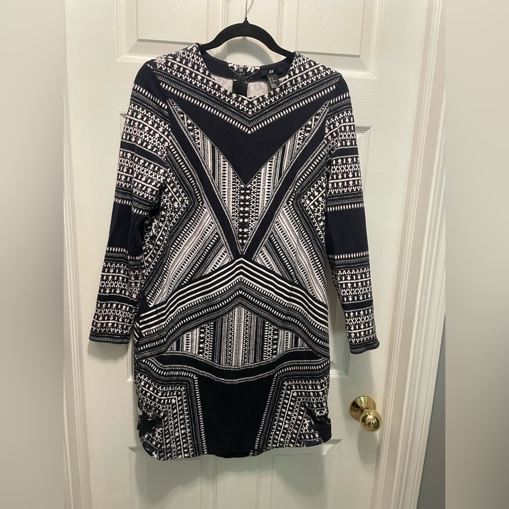 H&M Geometric Black and White Long Sleeve Dress